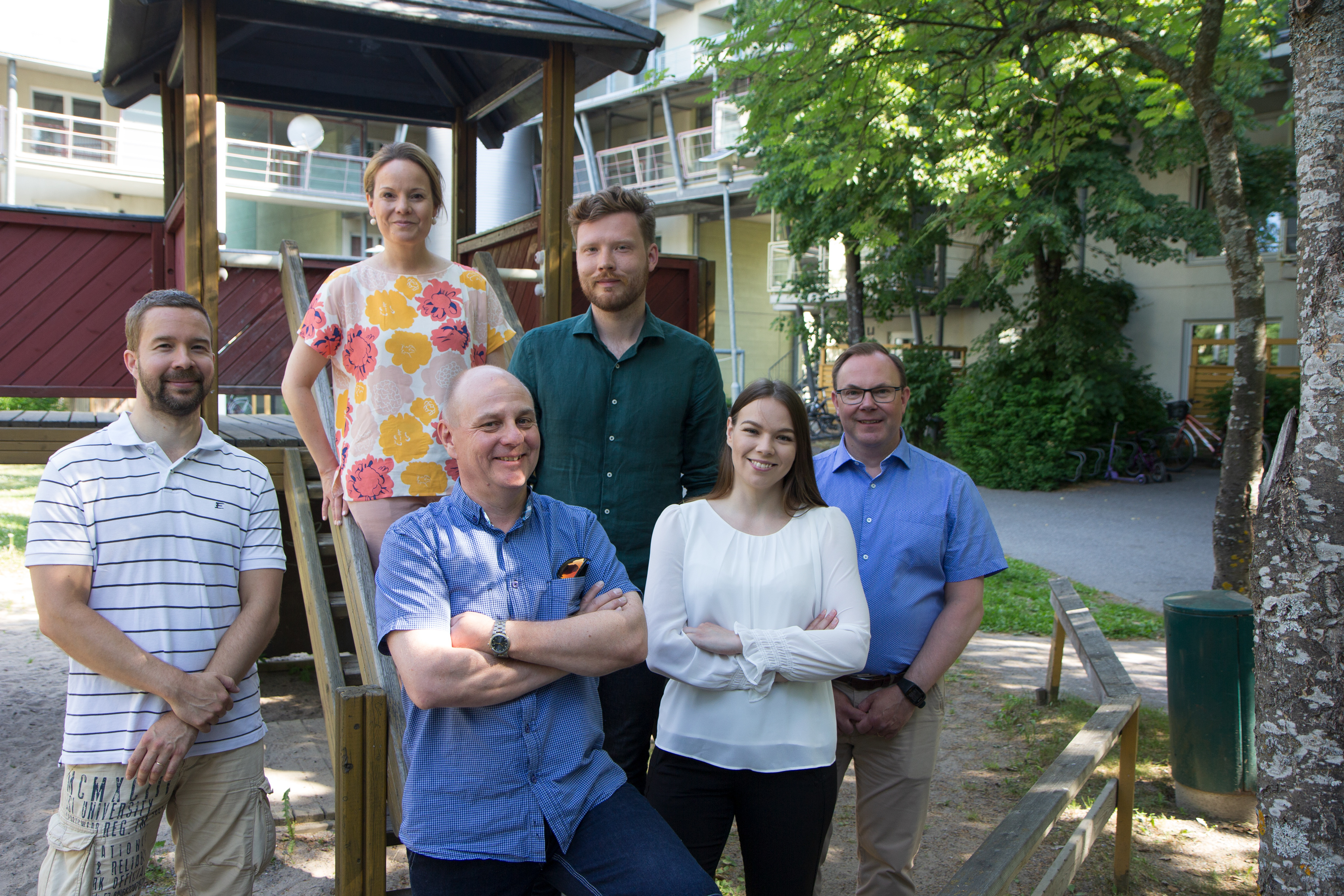 Lähiö-Inno hanke aloittaa. Kuvassa tutkijoita ja yhteistyökumppaneita.