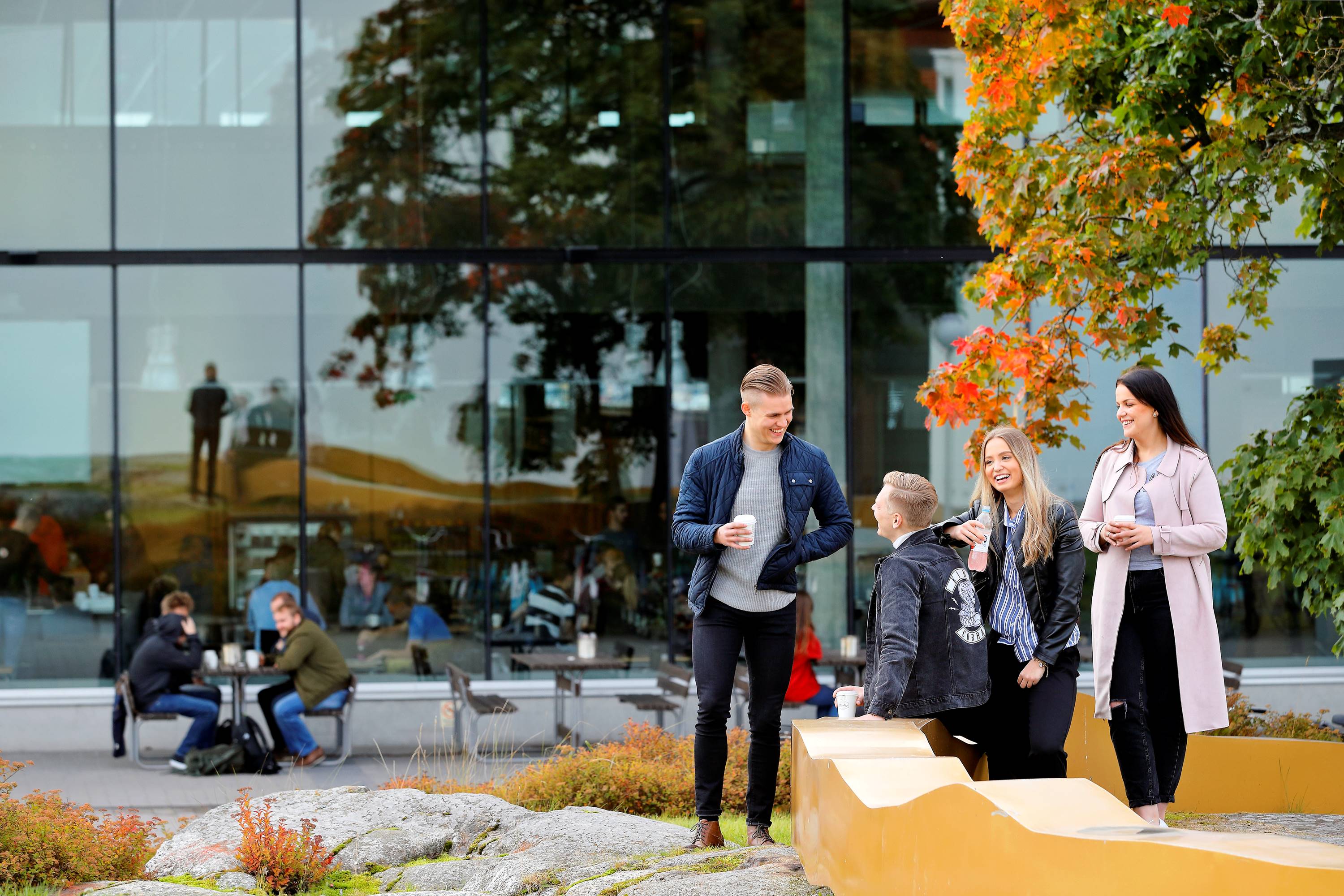 opiskelijoita Vaasan yliopistolla