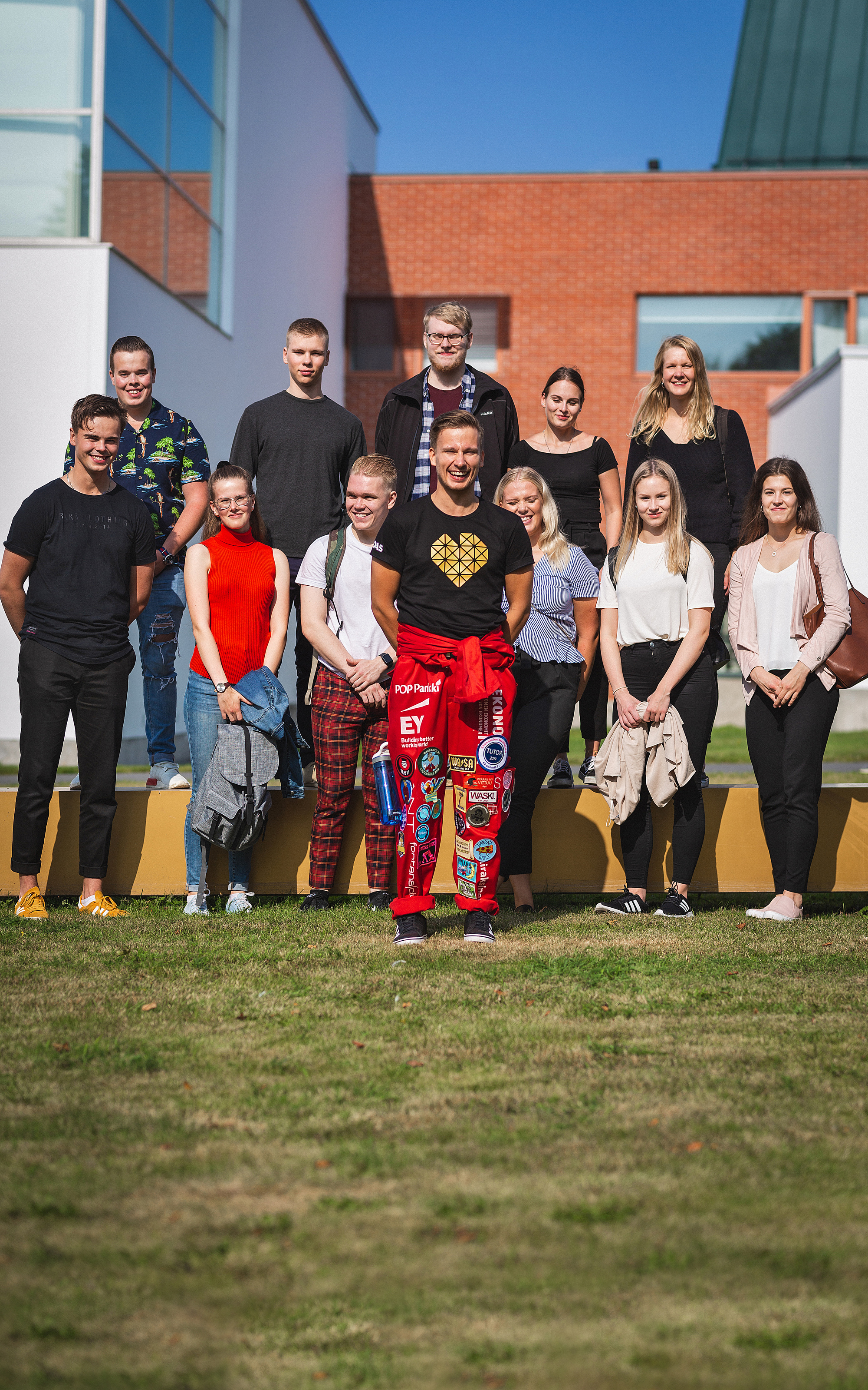 Päivä tutorin matkassa, kuvassa opiskelijoita Vaasan yliopistossa