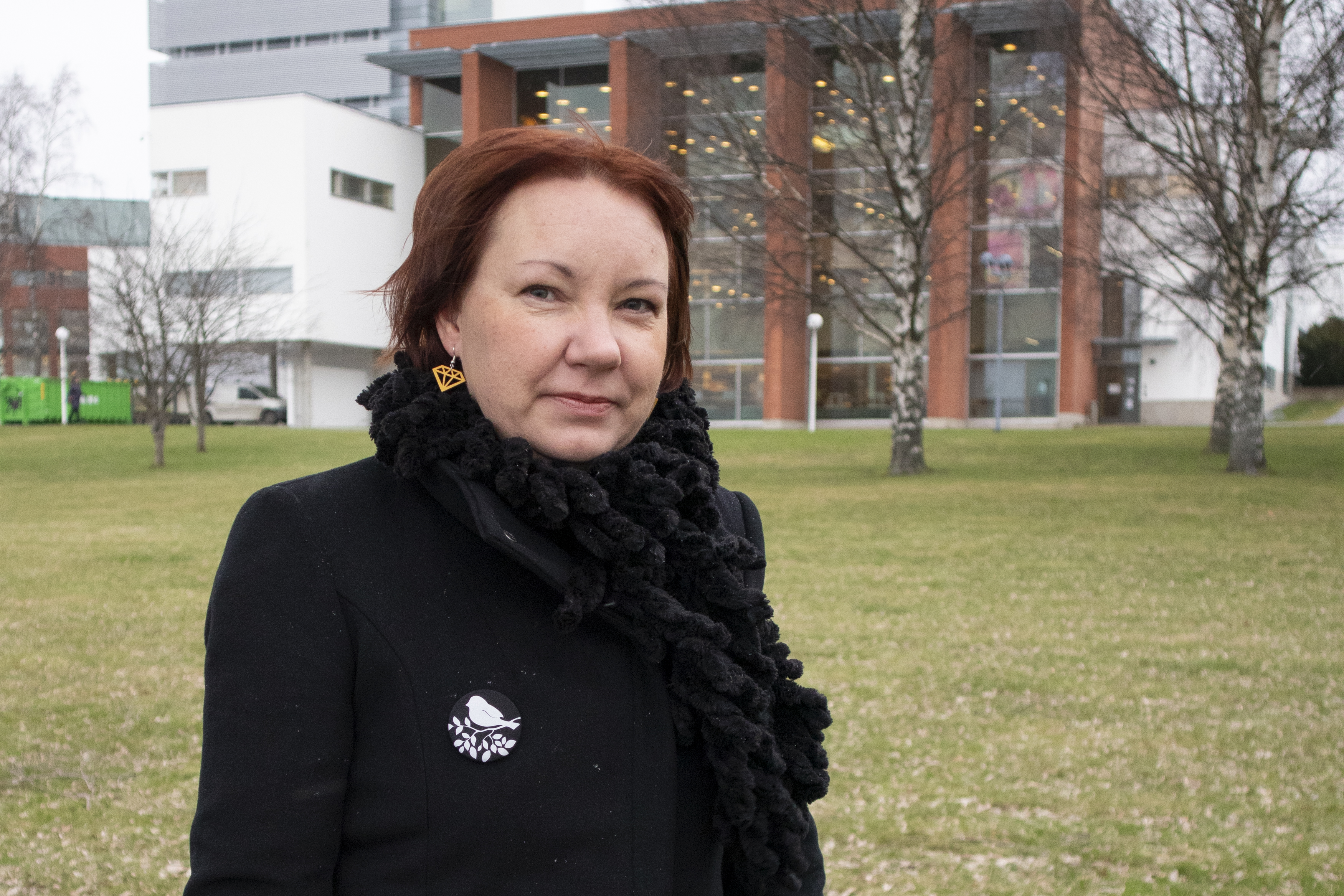 Anne Mäkiranta Vaasan yliopiston kampuksella