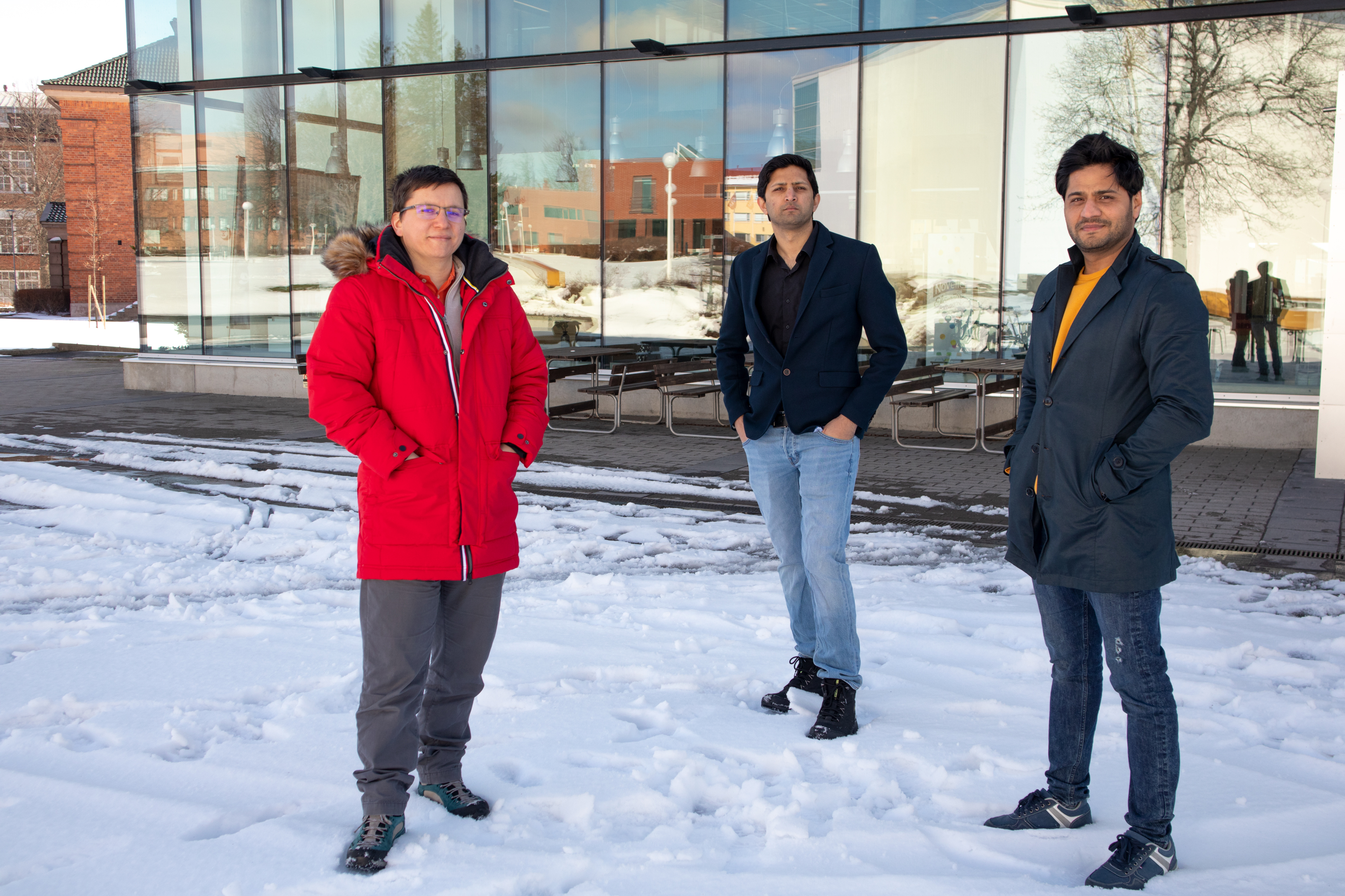 Vaasan yliopistolla tutkijat Dan, Shakeel ja Shahzad.