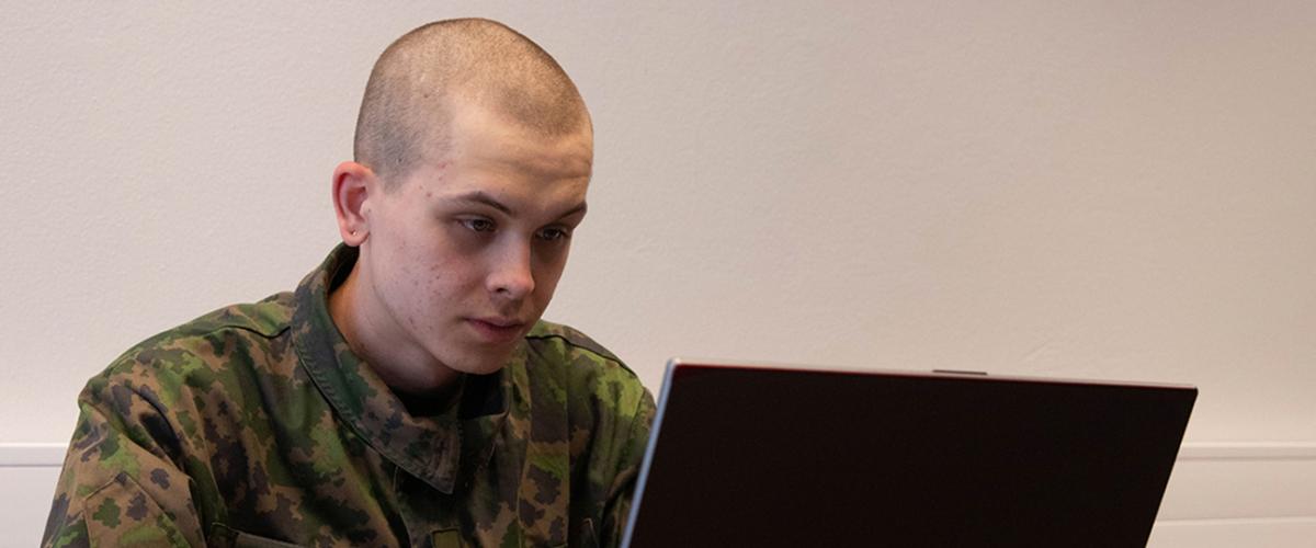 Varusmiespalveluksen kautta yliopistoon