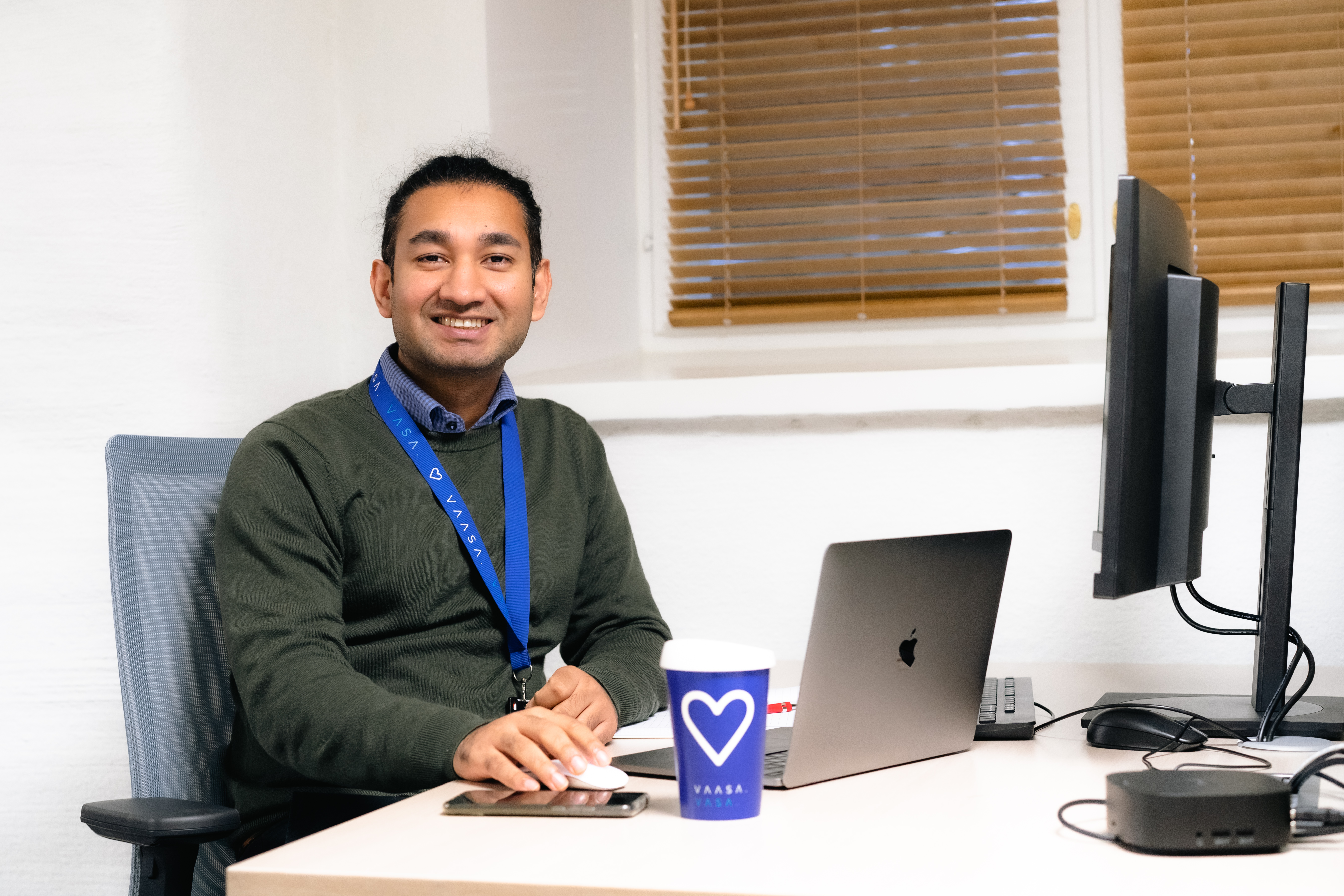 Tareque Mahmud, an international business student at the University of Vaasa, was selected as a project and marketing trainee for the City of Vaasa. Tareque Mahmud töissä Vaasan kaupungilla