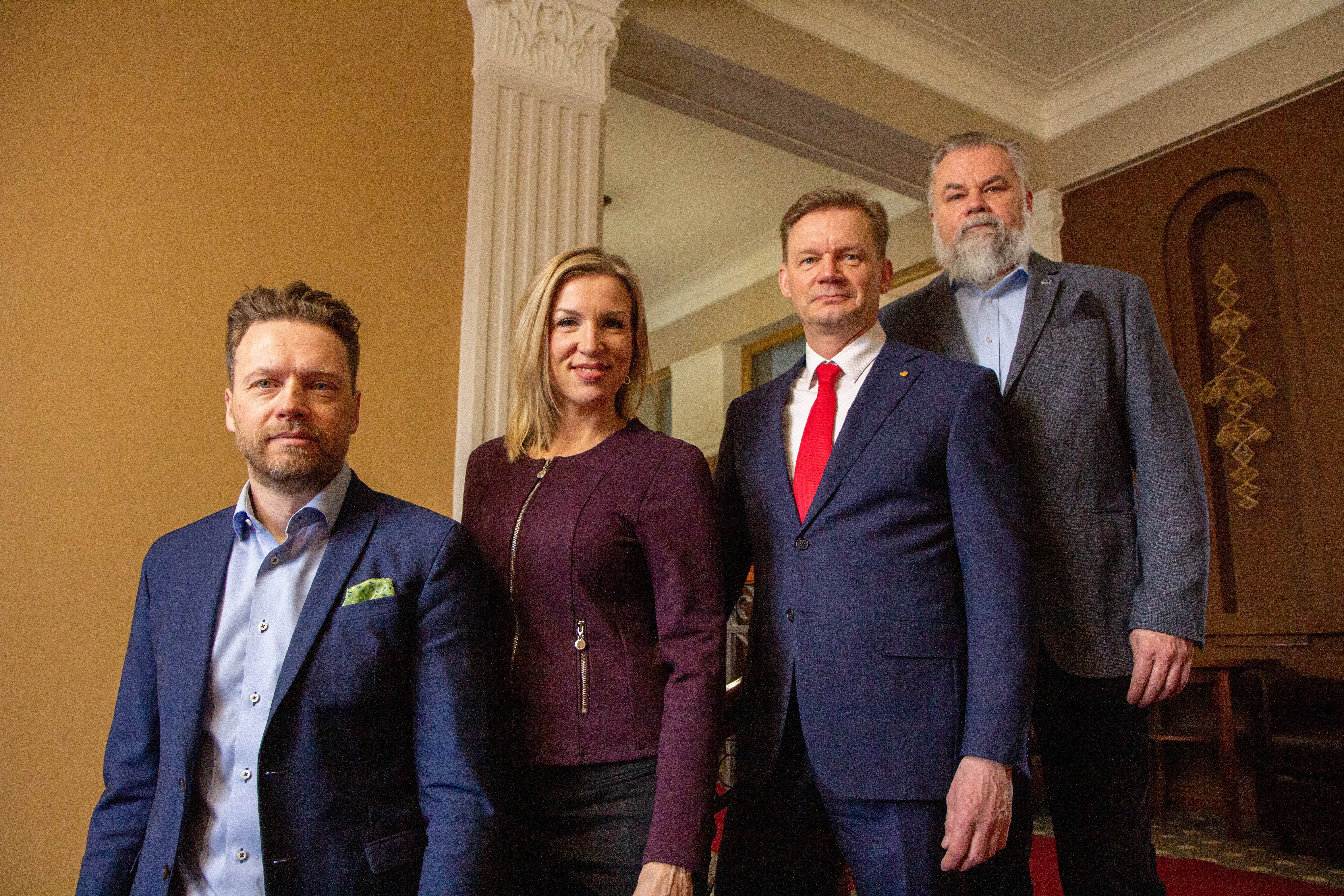 Kuvassa Kuvassa vasemmalta oikealle Mikael Hallbäck, Paula Erkkilä, Jari Kuusisto ja Harry Linnarinne. 