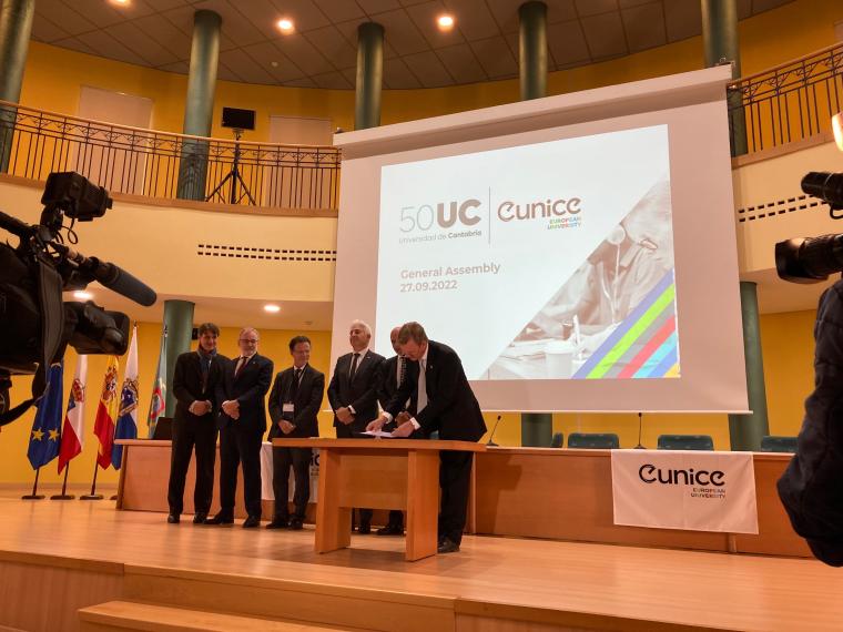 Universities sign the contract