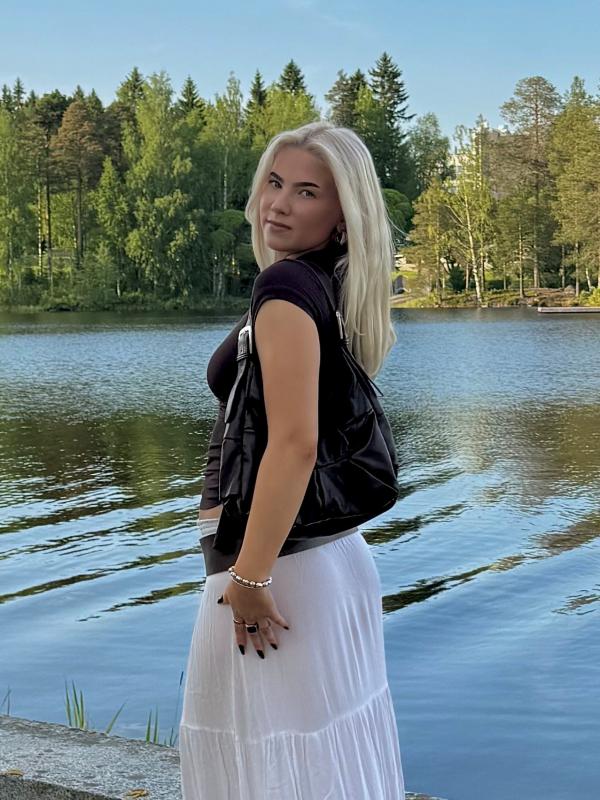 Oona Kauppisen henkilökuva