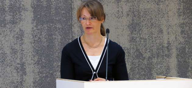 Erityisasiantuntija Anu Rajamäki valtiovarainministeriö kertoi EU:n veronkiertodirektiivin implementoinnista. Kuva: Annaleena Rajala.