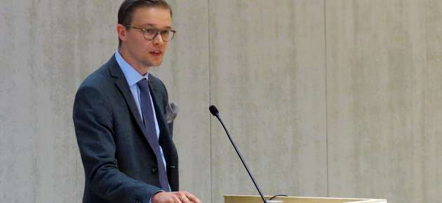 Vaasan yliopistossa väitöskirjaa tekevän Visa Kananojan aiheena oli maastapoistumisverotus. Kuva: Annaleena Rajala.
