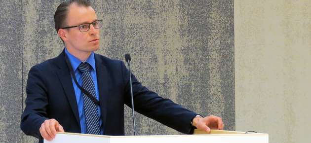 Johtava veroasiantuntija Lauri Savander esitti kommenttipuheenvuoron. Kuva: Annaleena Rajala.