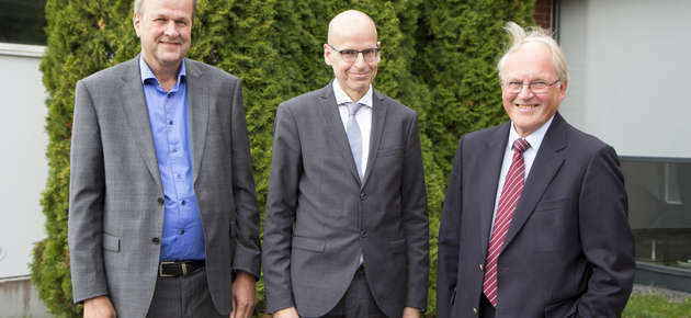 Työllisyysasteessa tulisi tavoitella 80 prosenttia, sanoo valtiosihteeri Martti Hetemäki. Vasemmalla professori Hannu Piekkola ja oikealla Vaasan yliopiston hallituksen puheenjohtaja Johnny Åkerholm.