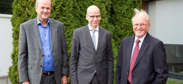 Työllisyysasteessa tulisi tavoitella 80 prosenttia, sanoo valtiosihteeri Martti Hetemäki. Vasemmalla professori Hannu Piekkola ja oikealla Vaasan yliopiston hallituksen puheenjohtaja Johnny Åkerholm.