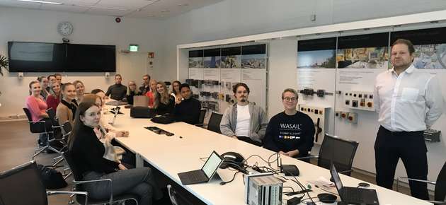 Kurssilla opiskelijat kehittivät ABB:lle ratkaisuehdotuksia hankintojen organisointiin.