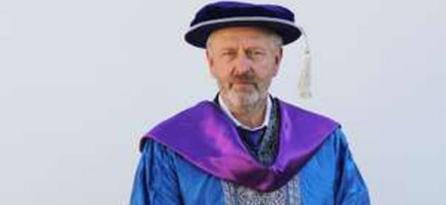 Vaasan yliopiston professori Josu Takala sai kunniatohtorin arvon malesialaisen Universiti Tun Hussein Onn Malaysian promootiossa. Kuvaaja: Tiina Ramsila