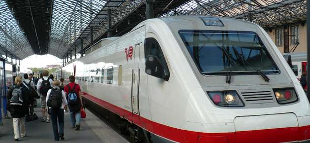 Tunnin juna on Turku-Helsinki -välille suunniteltu uusi oikorata, joka lyhentäisi matka-aikaa selvästi. Kuva: FlickrCC