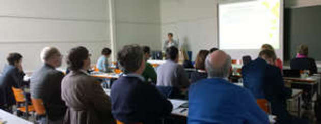 Osallistujat esittelivät ajankohtaisia monikielisyystutkimuksen teemoja. Seminariedeltagarna presenterade aktuella teman inom flerspråkighetsforsknings. The attendees presented current themes within research on multilingualism. (Photo: Katri Karjalainen)