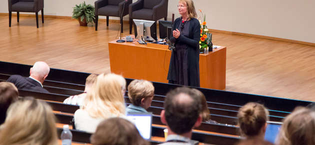 Professori Minna Halme puhui Nordic Academy of Management -konferenssissa Vaasassa kestävästä kehityksestä.