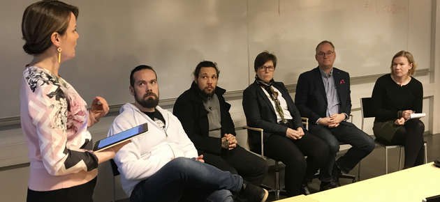 Paneelissa keskusteltiin yritysten ja yliopiston välisestä yhteistyöstä.