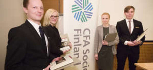 Kuvassa vas. Jaakko Sell, Anniina Helkala, Taru Pajunen ja Tino Sievänen. (Kuva: CFA Society Finland, Pekka Lähteenmäki)