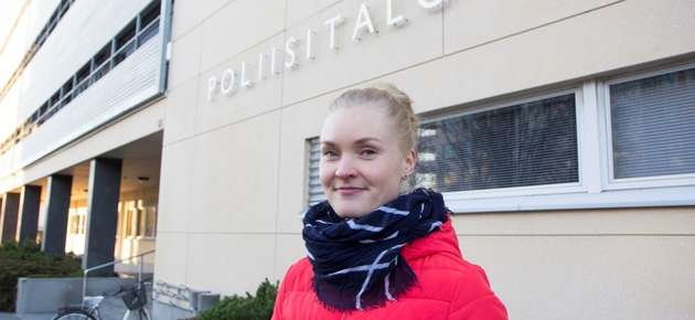 Tohtori Sanna Heittola sai palkinnon poliisien kielitaitoa tarkastelevasta väitöstutkimuksestaan. Kuva: Riikka Kalmi