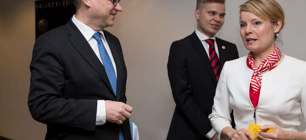 Pääministeri Sipilä tuli tilaisuuteen tutustuttuaan Vaasan energiateollisuuteen.