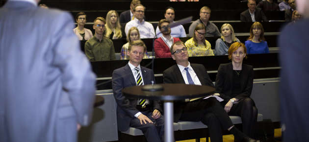 Pääministeri Sipilälle esitettiin ratkaisuja neljään eri teemaan liittyen: kestävä talouskasvu, Suomen kilpailukyky, yritysten tulos nousuun markkinoinnilla ja viestinnällä sekä sähköverkon tulevaisuuden haasteet.