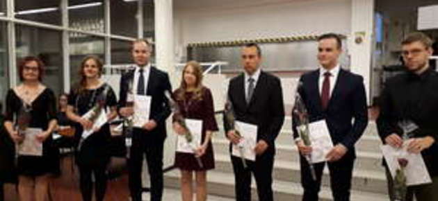 Vaasan Aktiasäätiön, Mustasaaren Aktiasäätiön ja filosofisen tiedekunnan stipendien saajia.