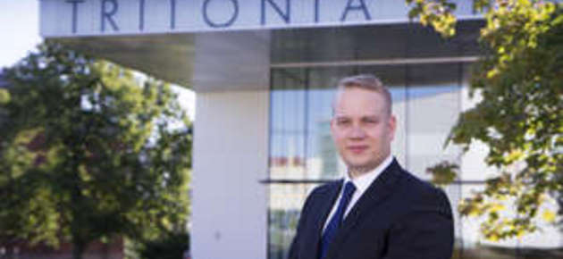 "On arvioitu että vain joka viides valmistava yritys kykenee luomaan menestyksekästä liiketoimintaa palveluista", sanoo Vaasan yliopistossa väittelevä Tuomas Huikkola.