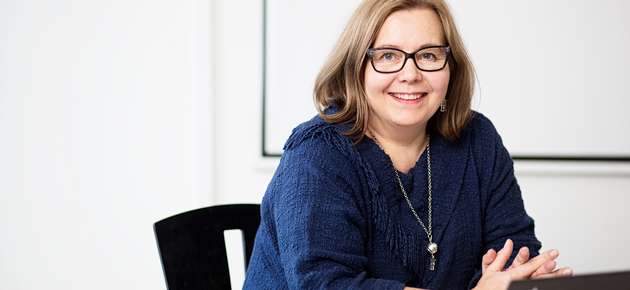 Professori Riitta Viitalan mukaan hyvä henkilöstöjohtaminen vähentää työuupumusta. Henkilöstöjohtamisen kehittyneisyys kuitenkin vaihtelee paljon kunnasta toiseen. Kuva: Katja Lösönen.