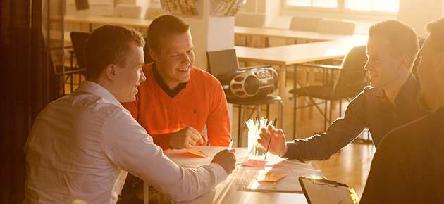 BID4E-hanke vahvistaa pk-yritysten välisiä verkostoja järjestämällä useita työpajoja, jossa suomalaiset ja ruotsalaiset pk-yritykset kohtaavat. Kuvituskuva, kuvaaja: Katja Lösönen