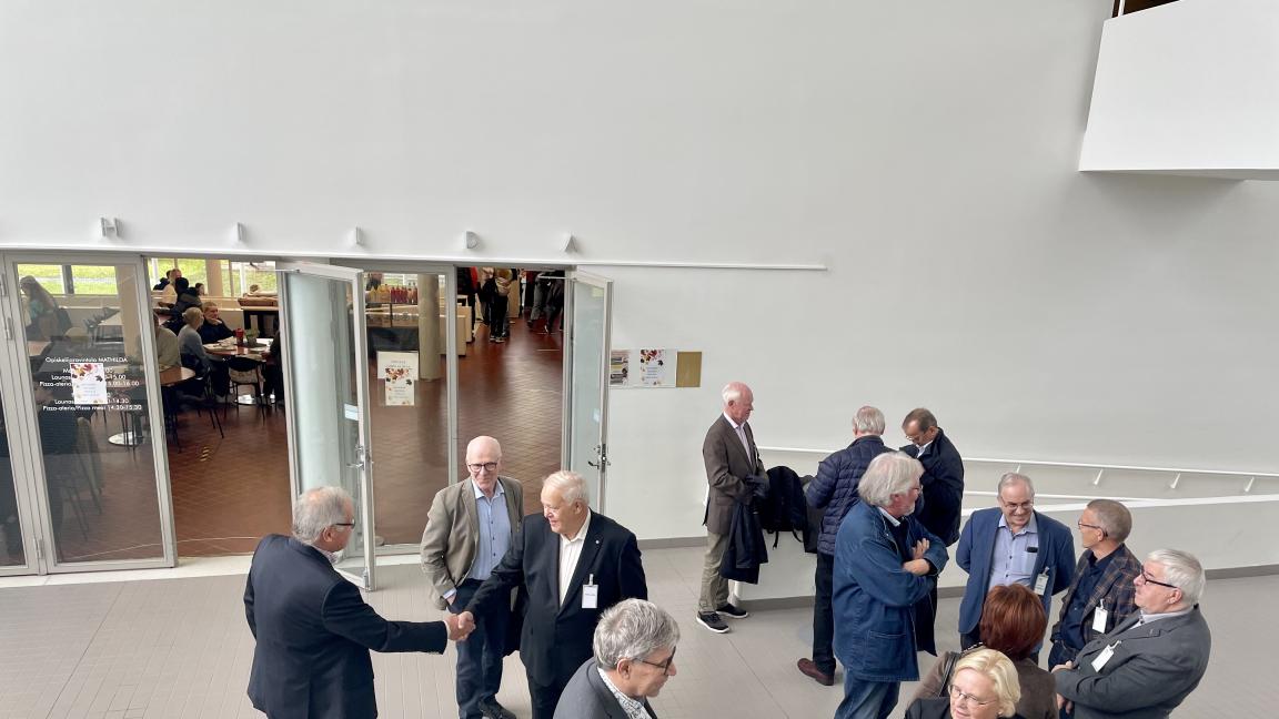 Vaasan kauppakorkeakoulun ekonomien 50-vuotis tapaaminen Mathildan aulassa