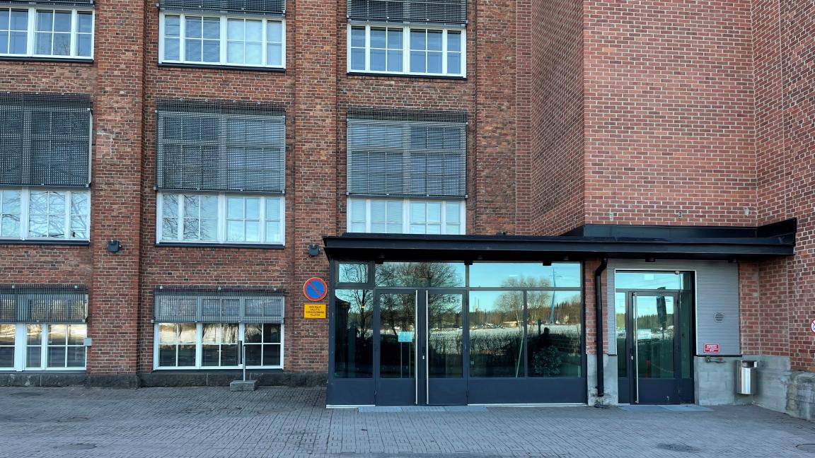 Fabriikin pääovi
