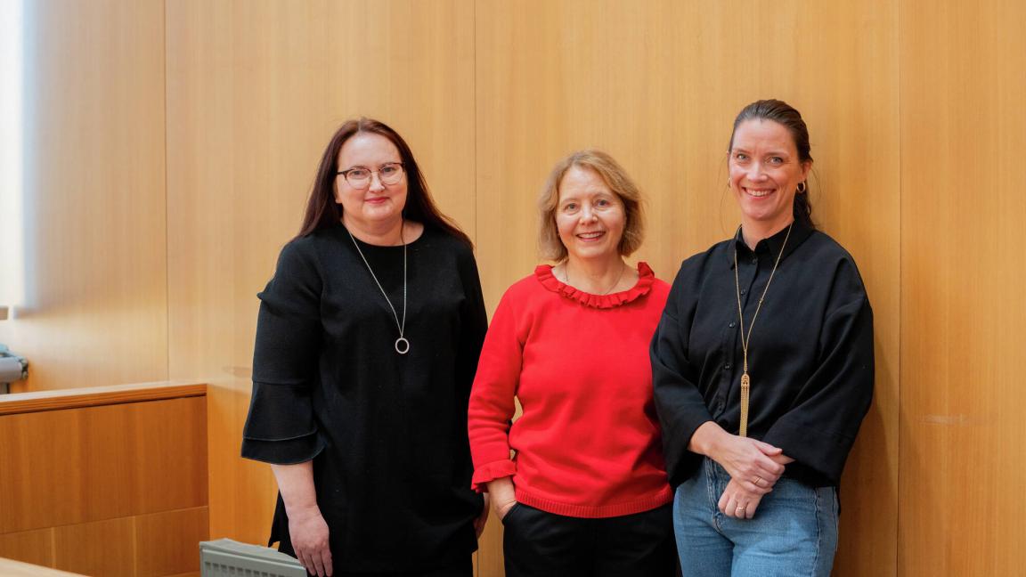 Kuvassa Kirsi Lehto, Riitta Viitala, Jenni Kantola. 