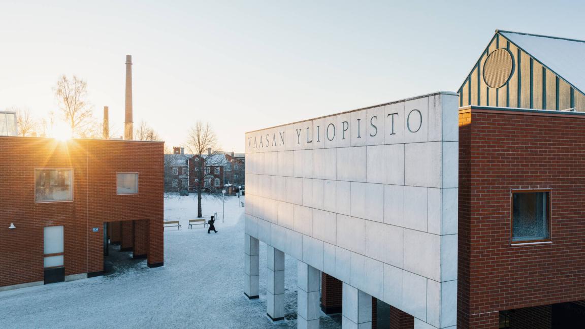 Vaasan yliopiston pääsisäänkäynti 