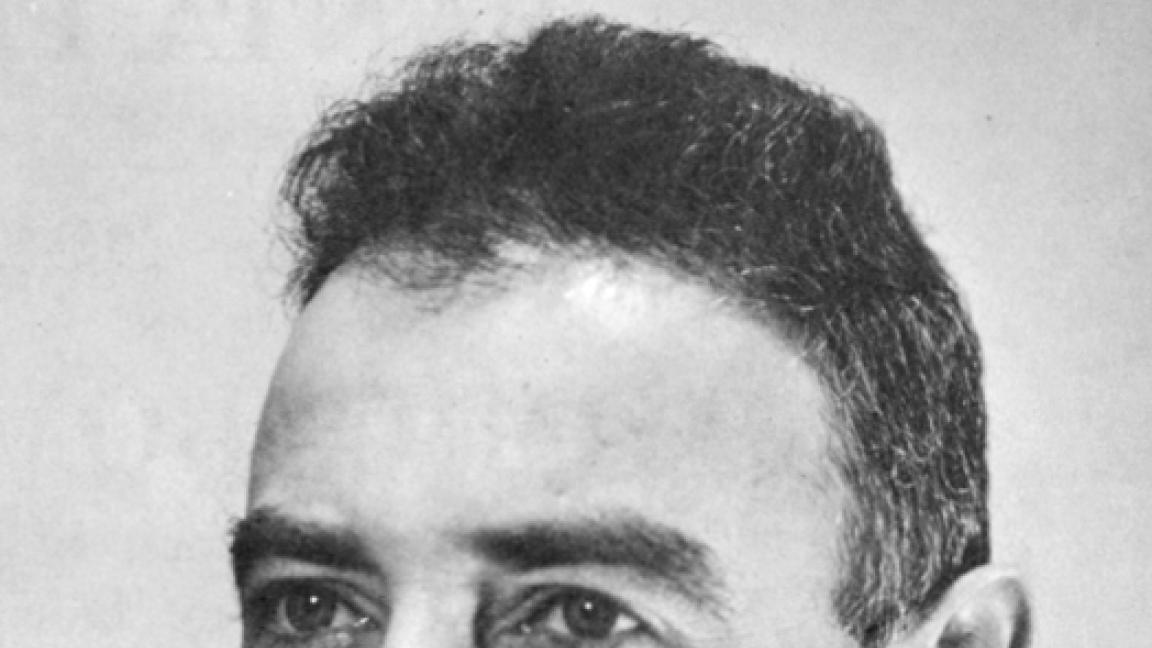 Robert Oppenheimer noin vuonna 1944, kuvan tekijä: Department of Energy, Office of Public Affairs - Taken from a Los Alamos publication (Los Alamos: Beginning of an era, 1943-1945, Los Alamos Scientific Laboratory, 1986), Attribution, https://commons.wikimedia.org/w/index.php?curid=63668