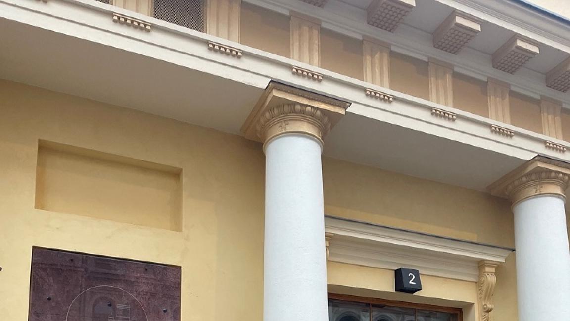 Suomen Pankin Rahamuseo sijaitsee aivan Senaatintorin kulmassa.