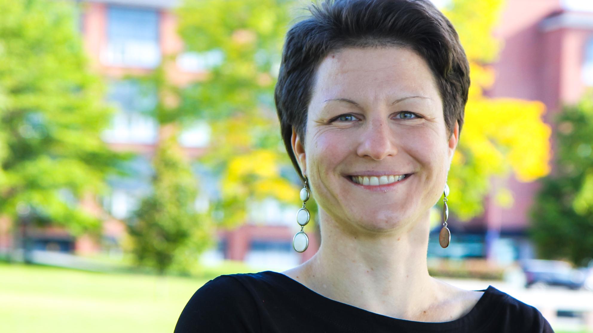 Ausrine Silenskyte Vaasan yliopiston kampuksella