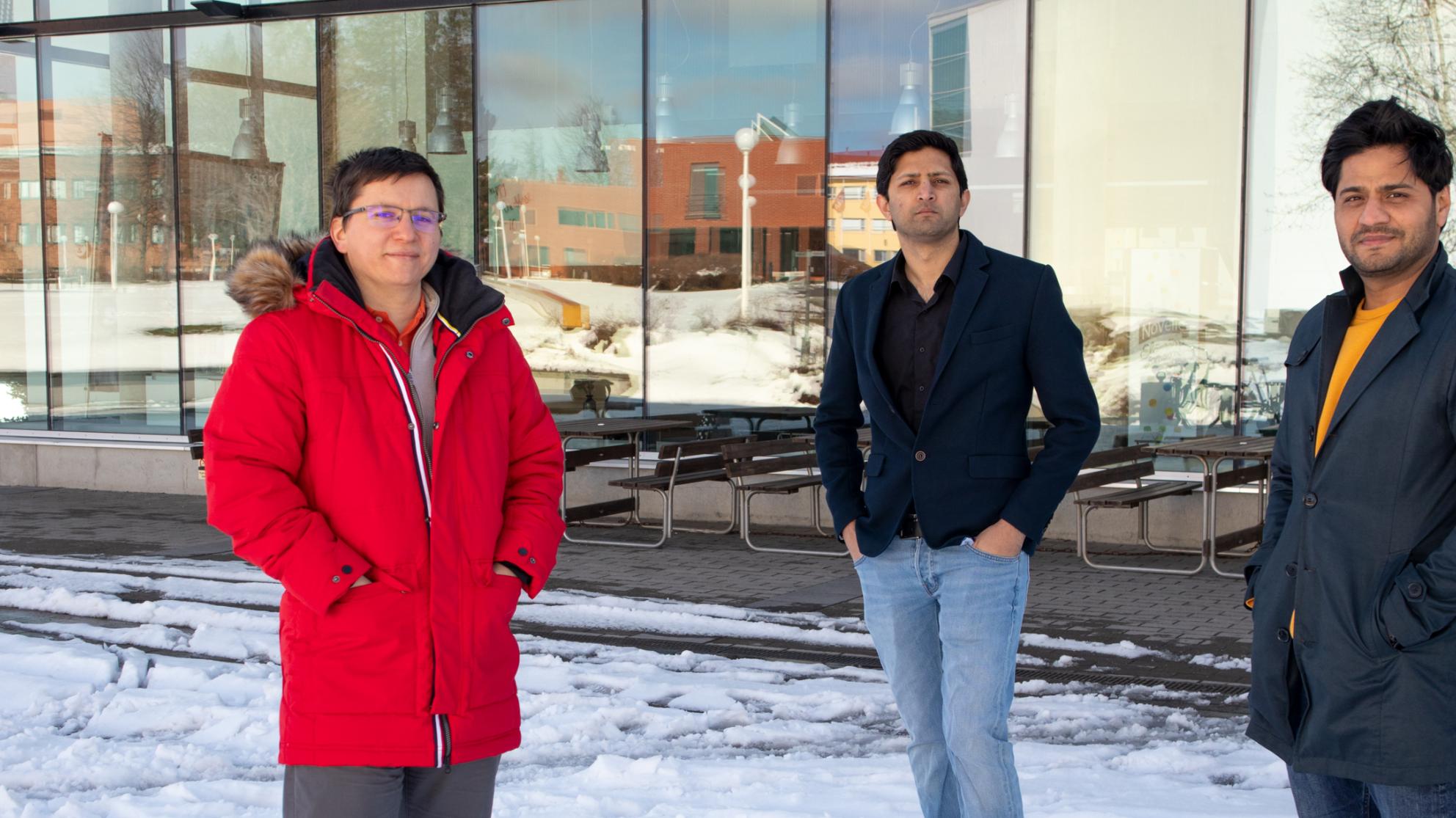 Tutkijat Sorin Dan, Shah Ruhk Shakeel ja Khuram Shahzad Vaasan yliopistosta sanovat, että keskeistä Digitalisaatio Akatemiassa on ajattelutavan muutos – osaajapulan taltuttamisessa yksin tekeminen ei riitä, vaan tarvitaan yhteistyötä. Vaasan yliopistolla tutkijat Dan, Shakeel ja Shahzad.