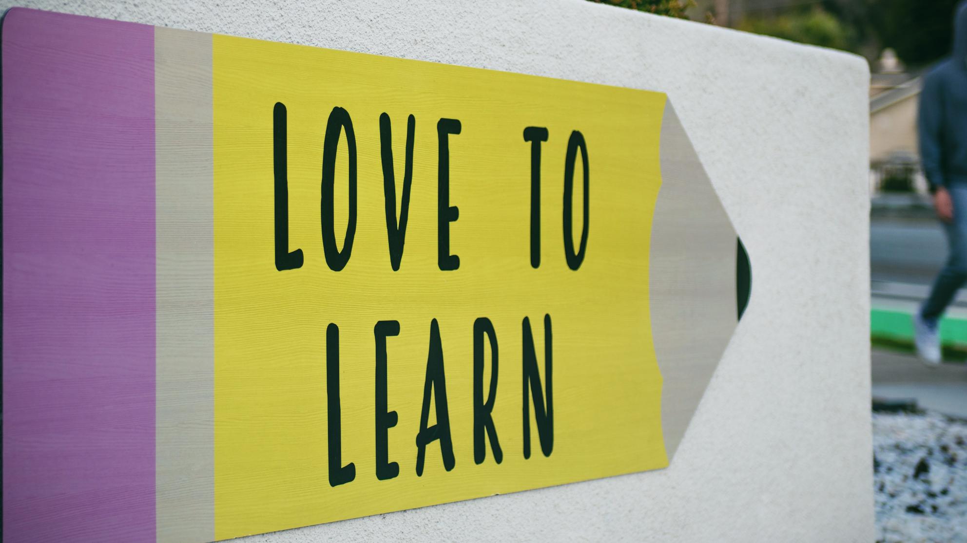 a wall with love to learn text