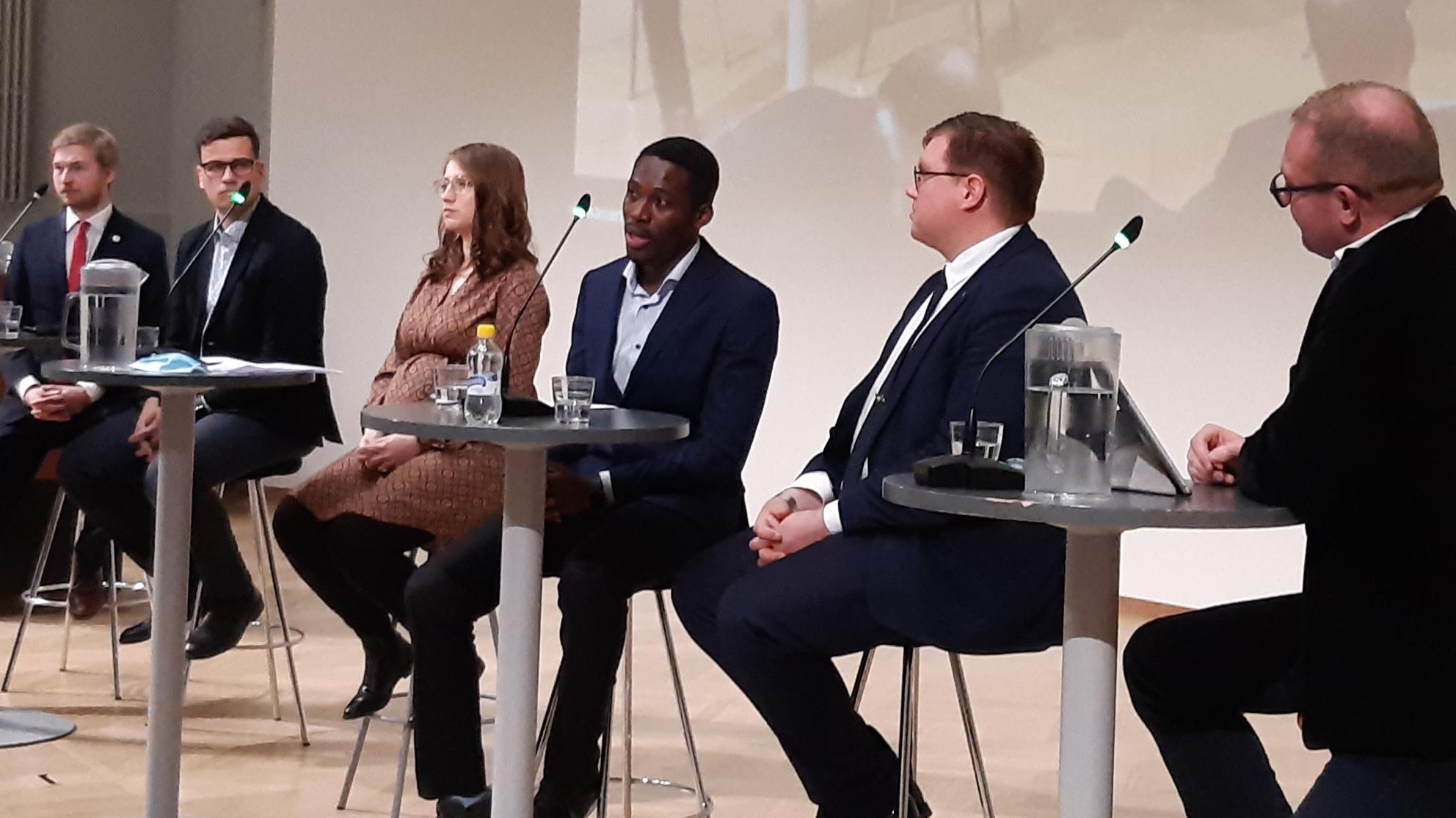 Osaaminen  ja osaava työvoima 2030 -juhlavuoden seminaarin paneelikeskustelu