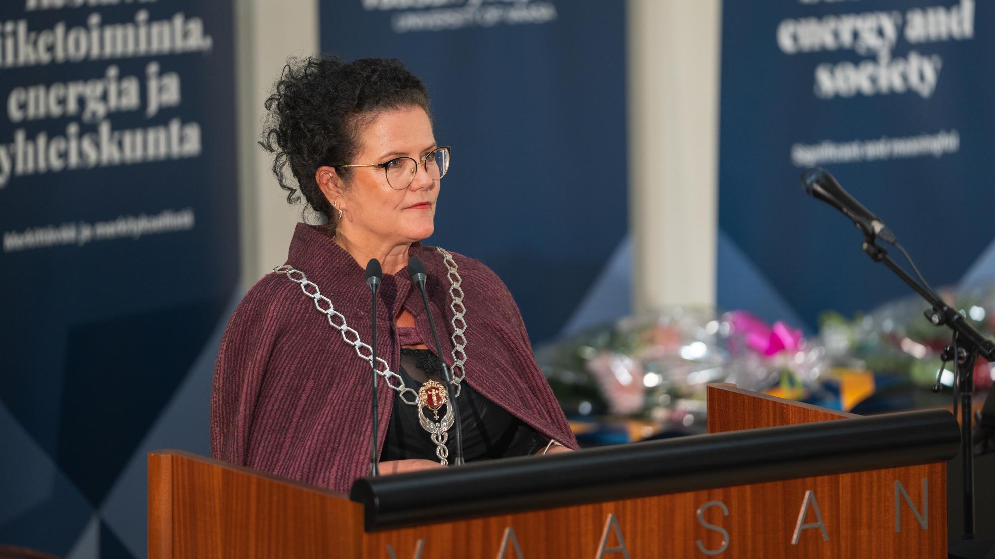 Rehtori puhuu lukuvuoden avajaisissa