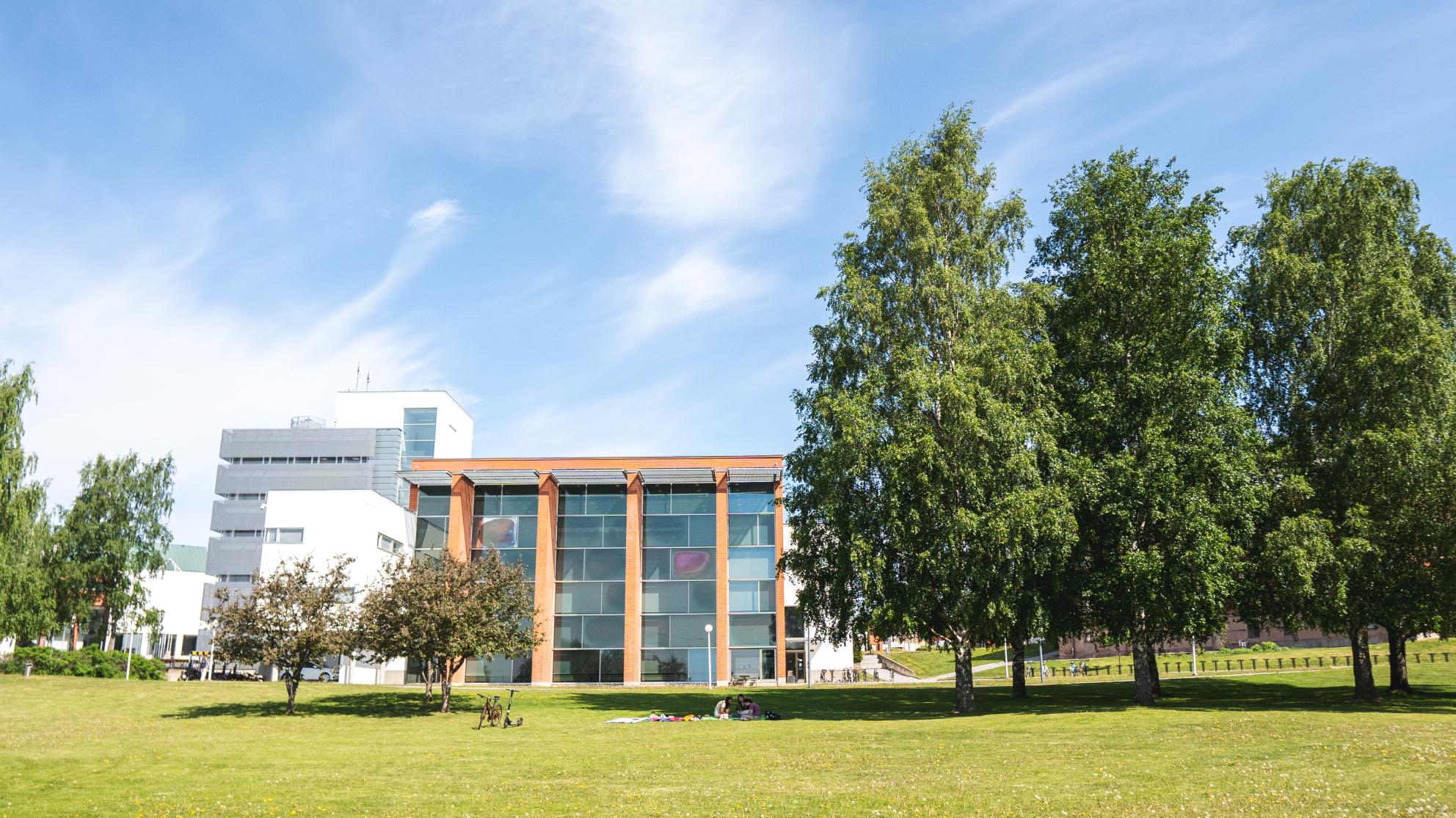 Yliopisto kampus mereltä