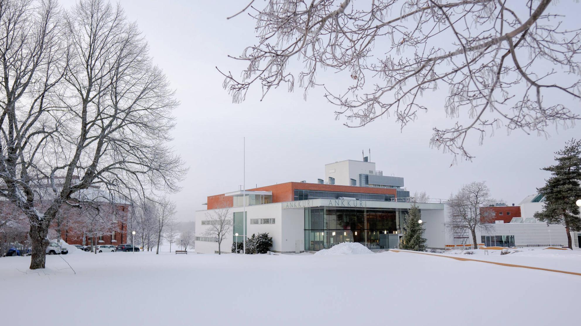 Vaasan yliopiston kampus talvella