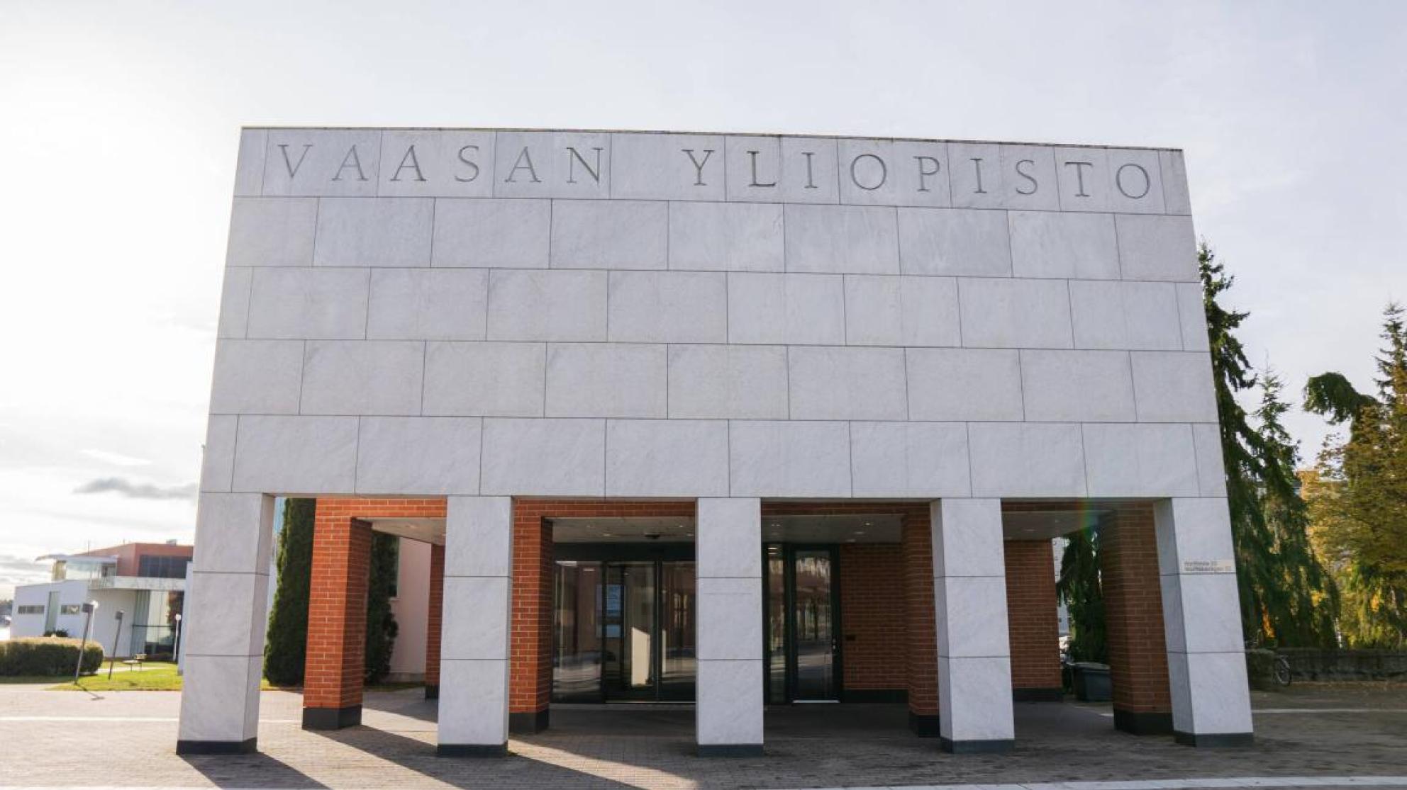 Vaasan yliopiston pääsisäänkäynti