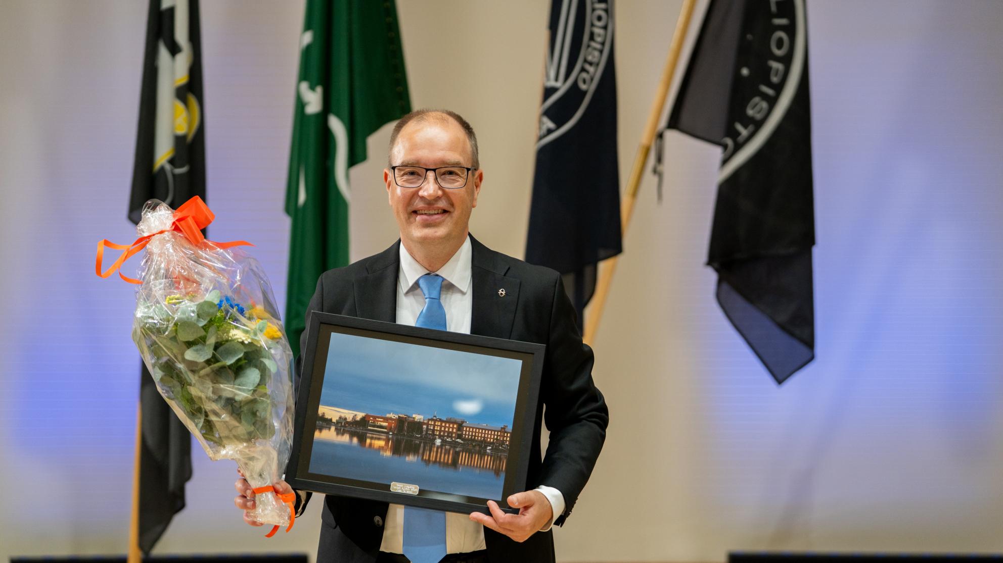 Vuoden alumni 2025 on DNA:n toimitusjohtaja Jussi Tolvanen.