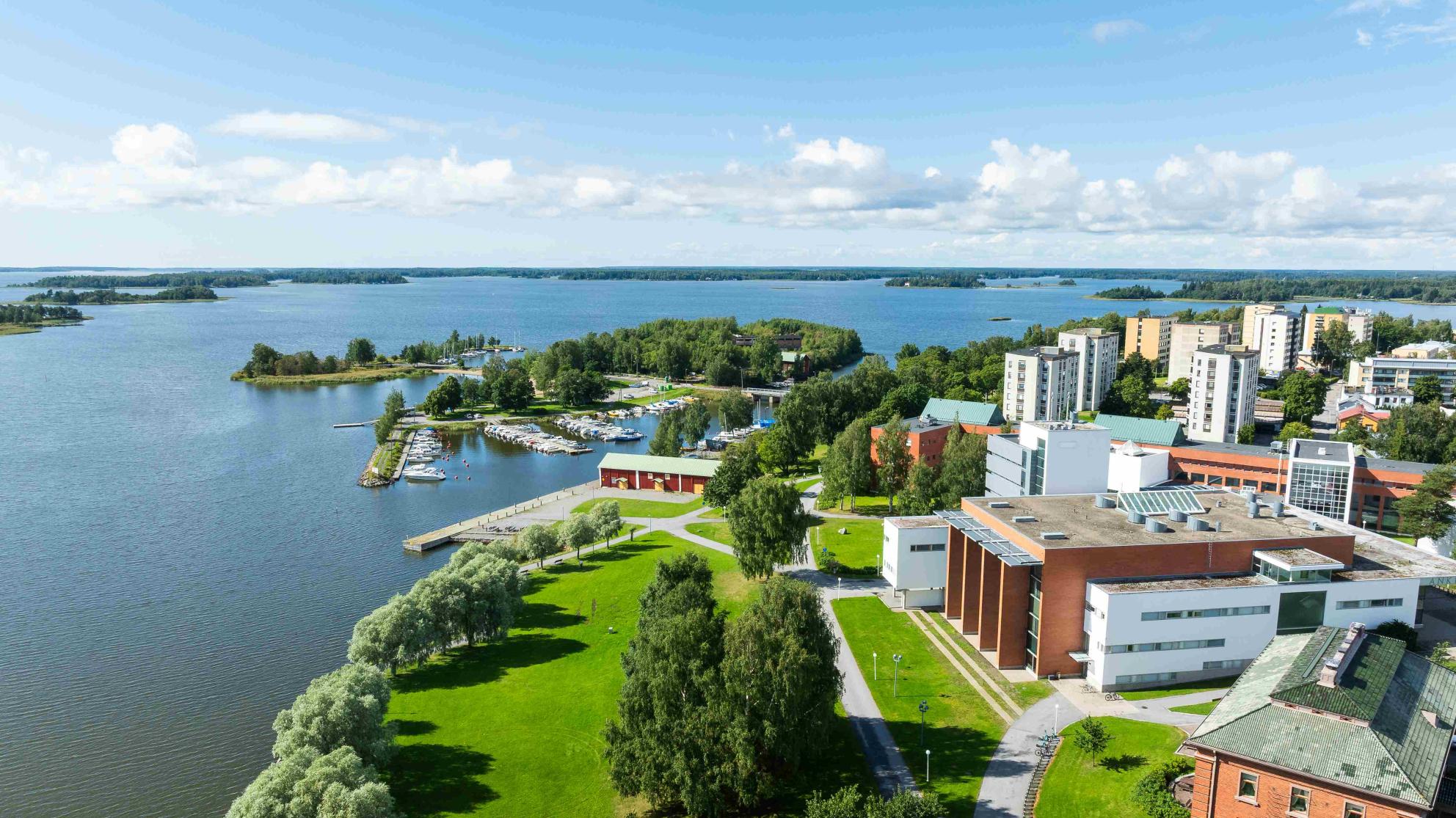 Kesäinen ilmakuva kampusalueesta