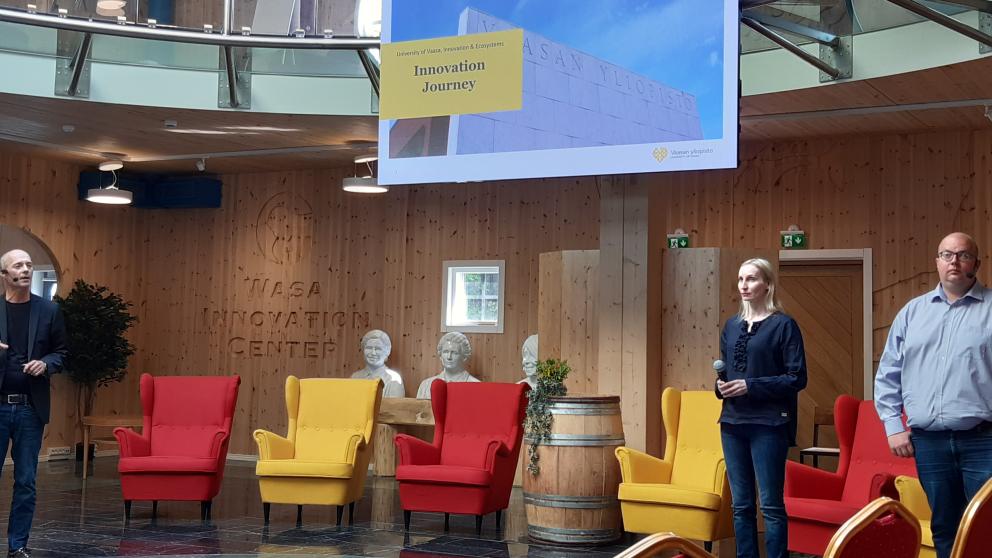Antti Sinisalo, Leena Kunttu, Philipp Holtkamp told about Innovations ja ecosystems -team Antti Sinisalo, Leena Kunttu, Philipp Holtkamp kertomassa Innovaatiot ja ekosysteemit -tiimistä