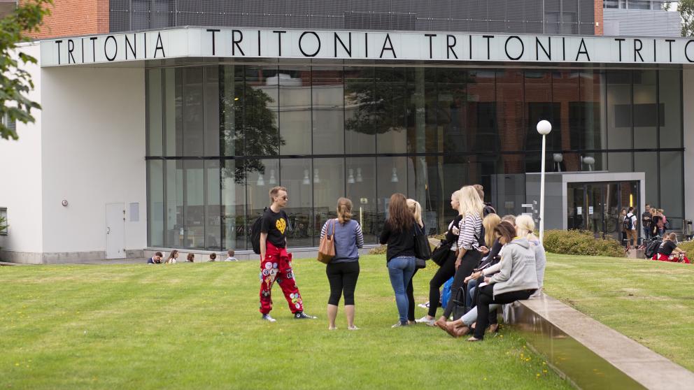 Tutorryhmä kampuksella vuonna 2015. Tutorryhmä