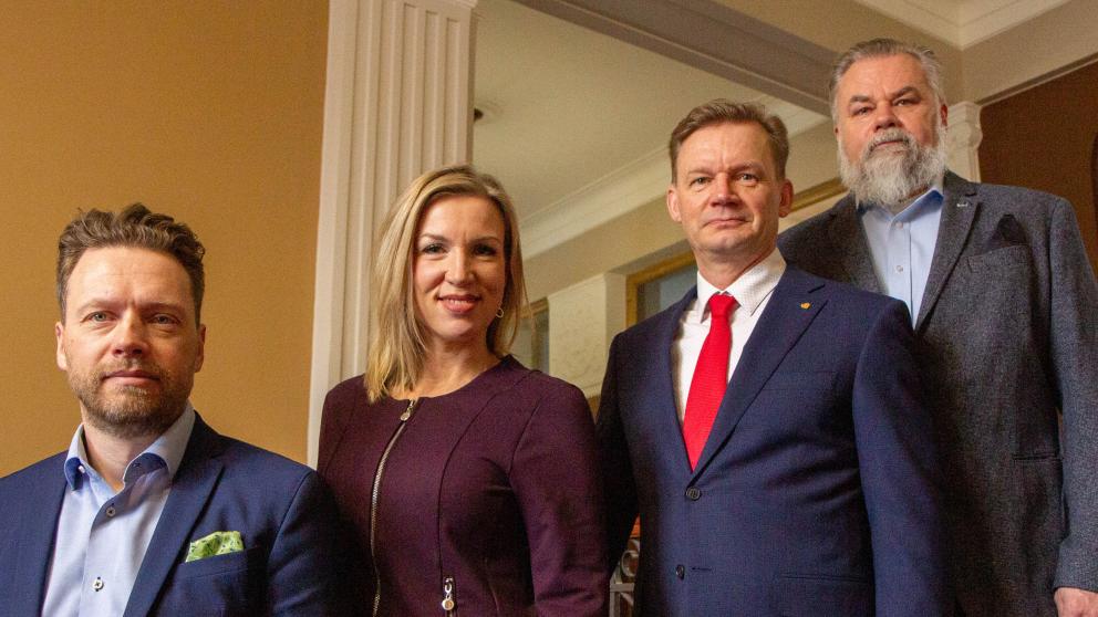 Kuvassa Kuvassa vasemmalta oikealle Mikael Hallbäck, Paula Erkkilä, Jari Kuusisto ja Harry Linnarinne.