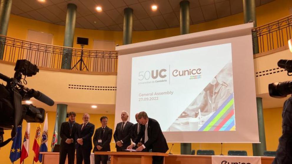Universities sign the contract