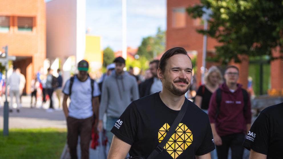 Students at University of Vaasa campus